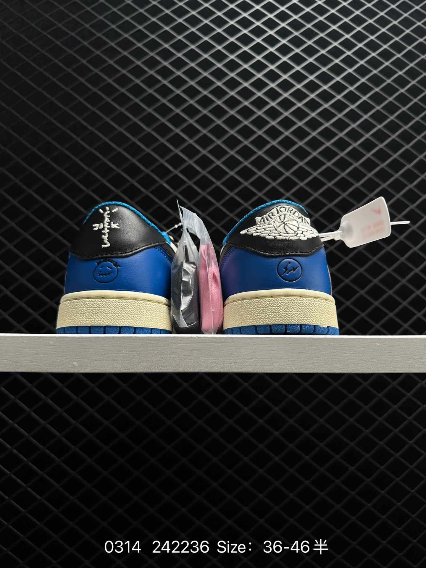 NIKE  Air Jordan 1 Low